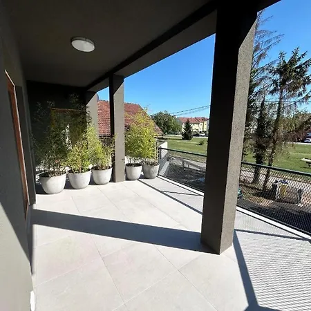 Oasis Airport Apartments And Rooms Velika Gorica Exterior photo