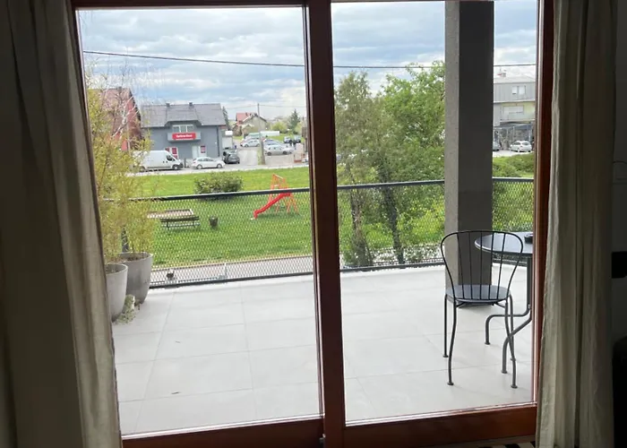 Oasis Airport Apartments And Rooms