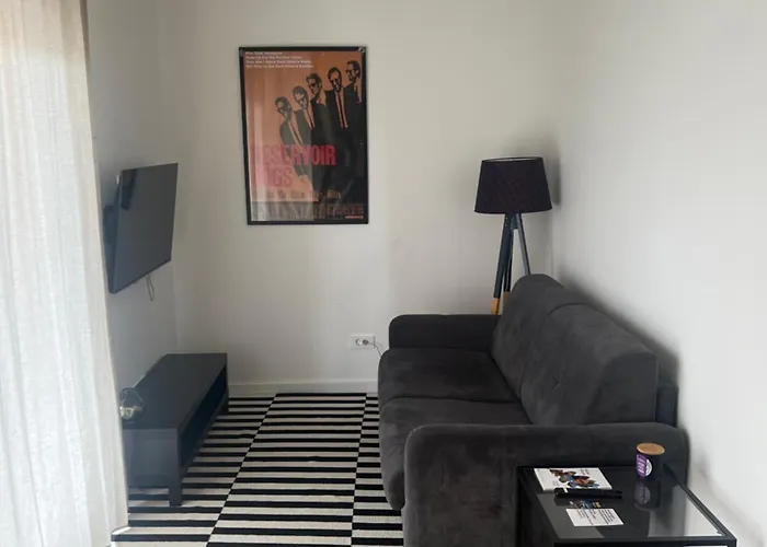 Oasis Airport Apartments And Rooms