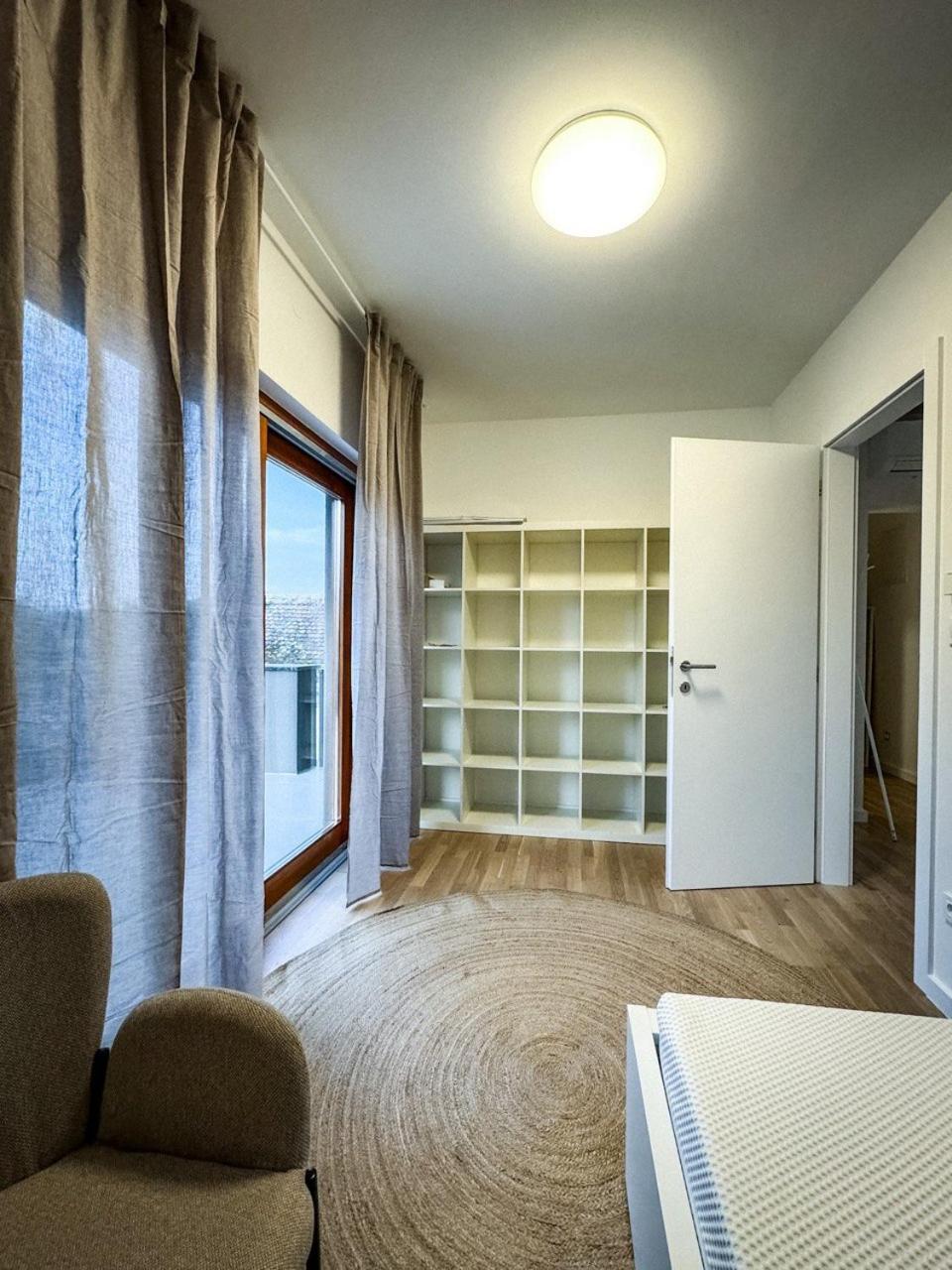 Oasis Airport And Apartment