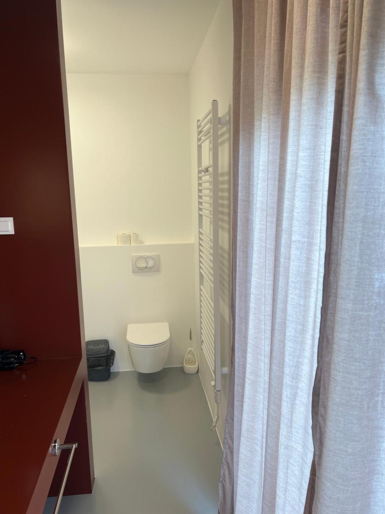 Oasis Airport And Apartment