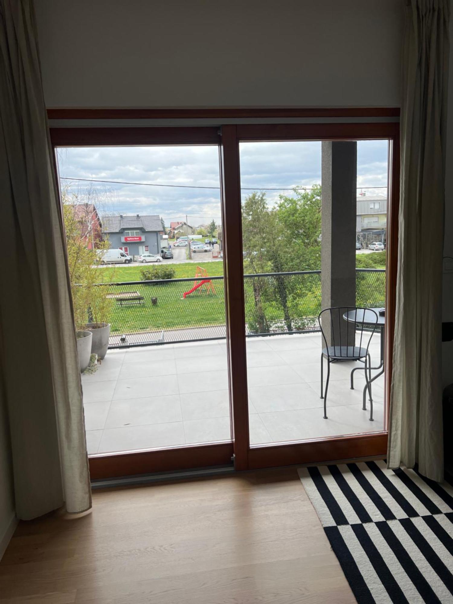 Oasis Airport And Apartment